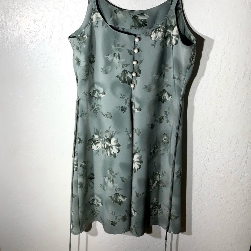 Dorée Dress. Size 5/6. Mid thigh length.